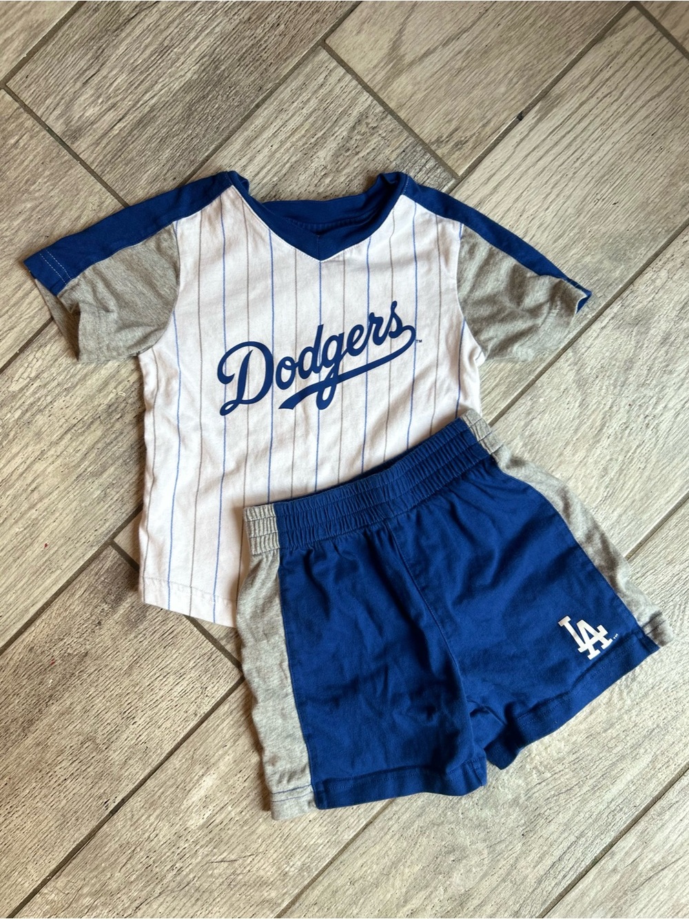 Genuine LA Dodgers Baseball 2pc Shirt/Shorts Set, Size 2T